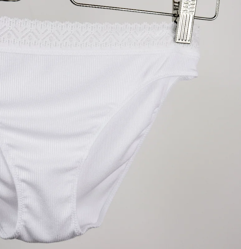 eugenie-brief-white